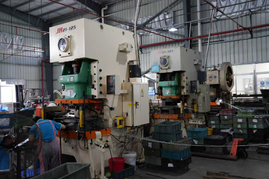 آلة شحذ الشفرات CNC